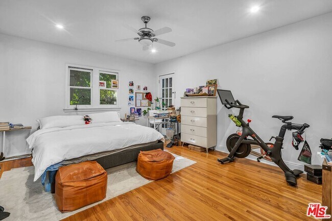 Building Photo - 6249 Del Valle Dr