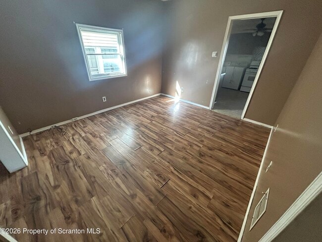 Building Photo - 945 Woodlawn St