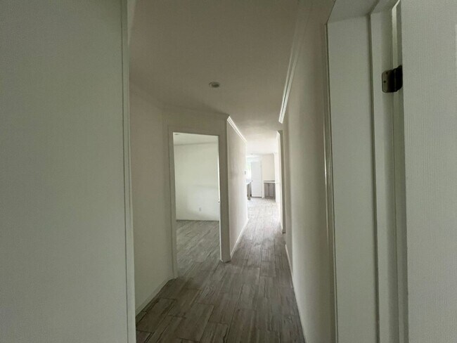 Building Photo - 24 Eland Dr