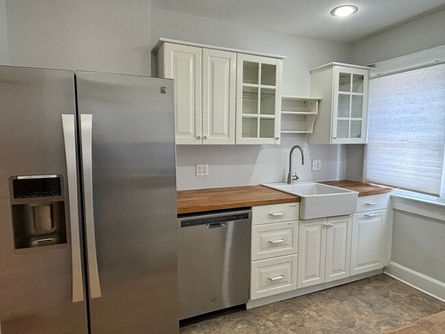 Building Photo - 2 Bed, 2 Bath Minutes from Downtown!