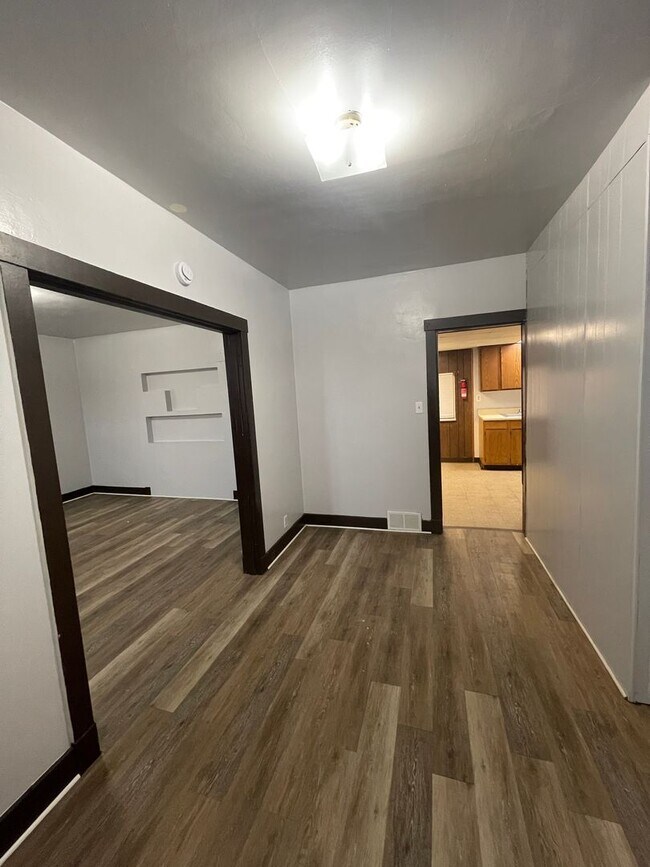 Building Photo - 1600 McClure St