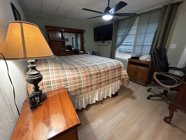 Building Photo - 12375 S Military Trl