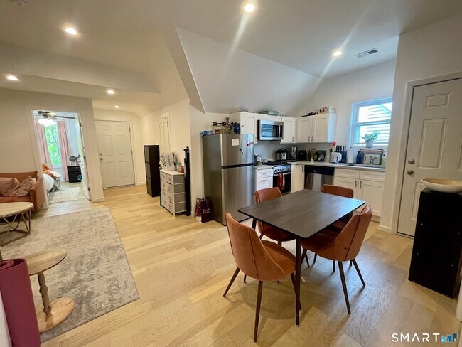 Building Photo - 84 Lawrence St