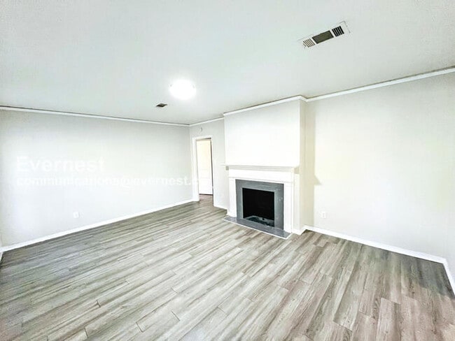 Building Photo - 227 Broadmoor Dr