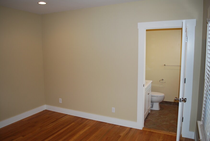 BR 2 - 869 Harding Ave