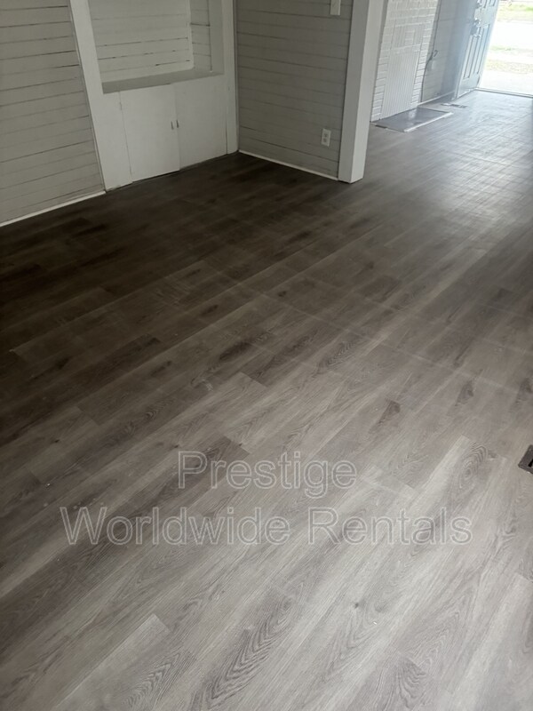 Building Photo - 3905 Oates Ave