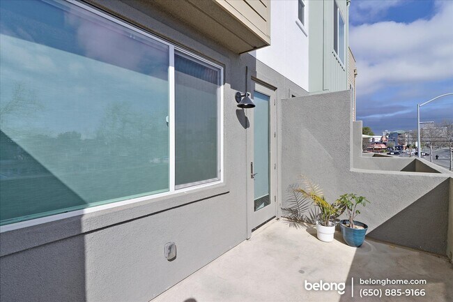 Building Photo - 105 Uptown Cir