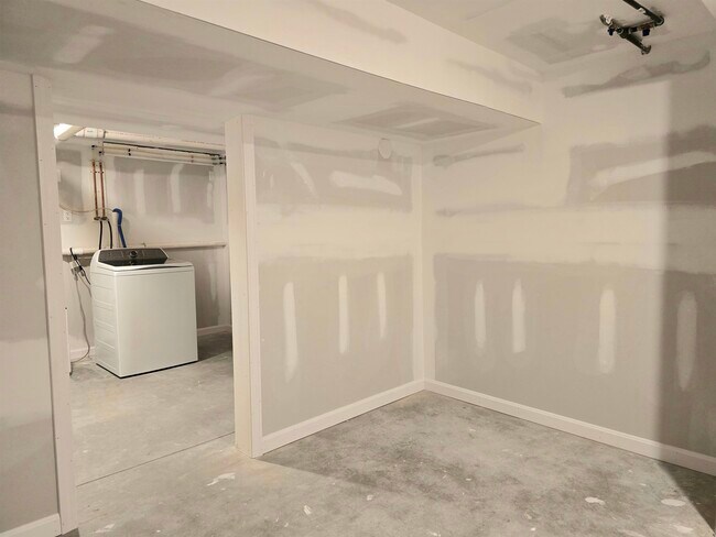 Building Photo - 2 Railroad Ave