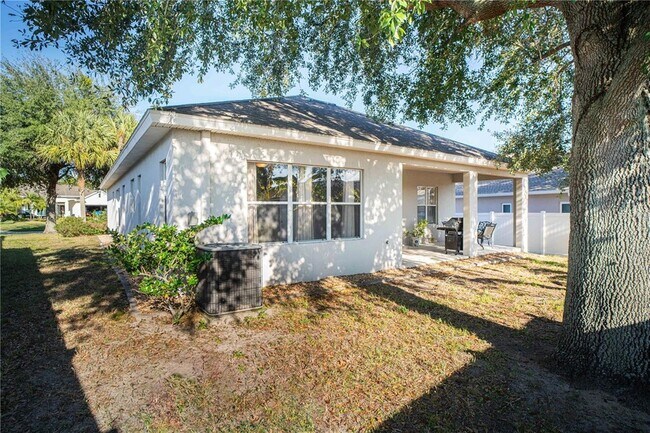 Building Photo - 561 Winthrop Dr