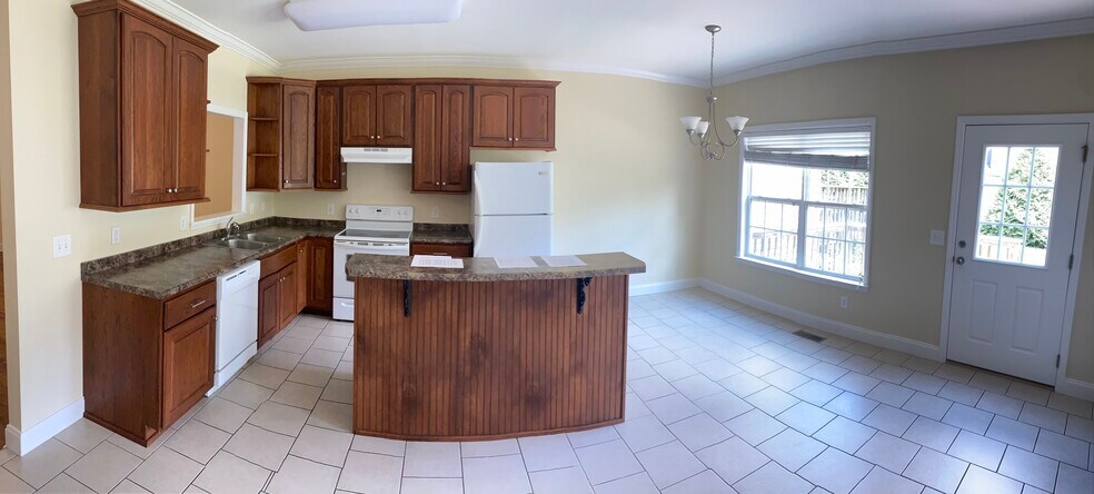 Primary Photo - 1700 New Castle Dr NE