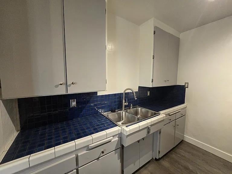 Building Photo - 5710 Vineland Ave