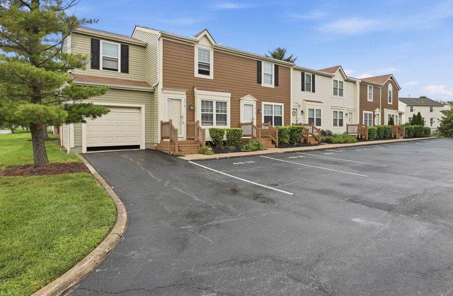 Building Photo - 4916 Stoneybrook Blvd
