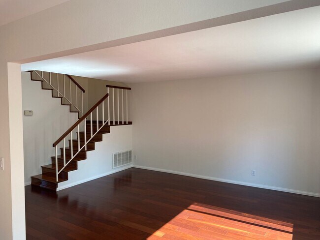 Building Photo - 5648 Slicers Cir