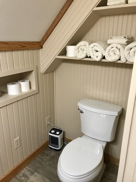 Bath with towels - 631 Yeopim Rd