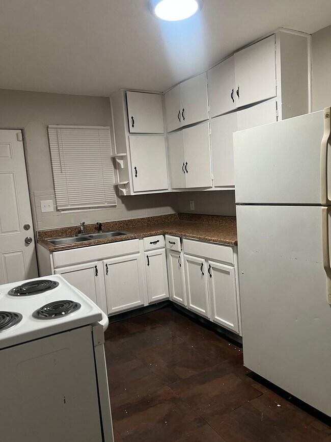 Building Photo - 3030 E 37th St