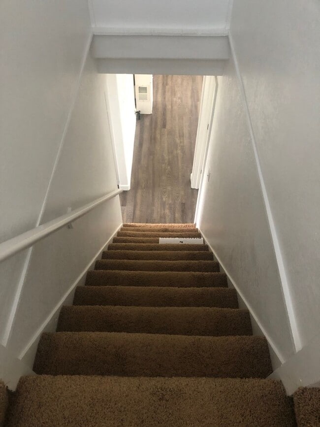 Building Photo - 3-Bedroom 1-Bath (A/C) Private Back Yard - Garage $1,875 (Albany)