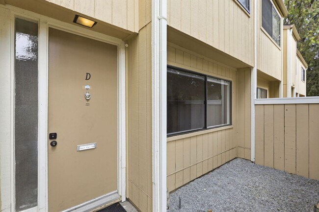 Building Photo - 3001 Kaiser Dr