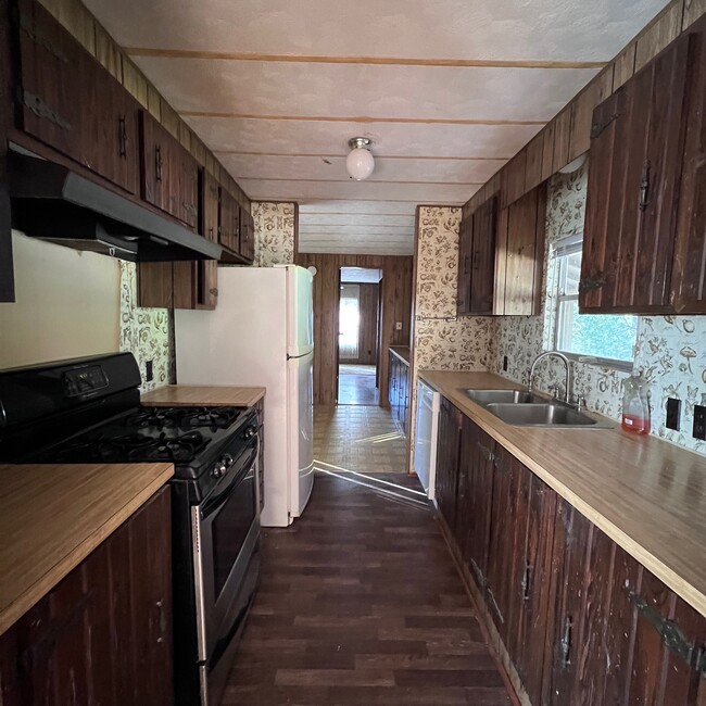 Building Photo - 282 Pete Martin Dr