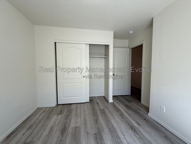 Building Photo - 9503 N 82nd Ln
