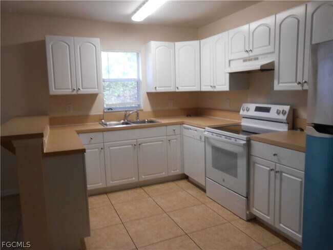 Building Photo - 202 Hightower Ave S