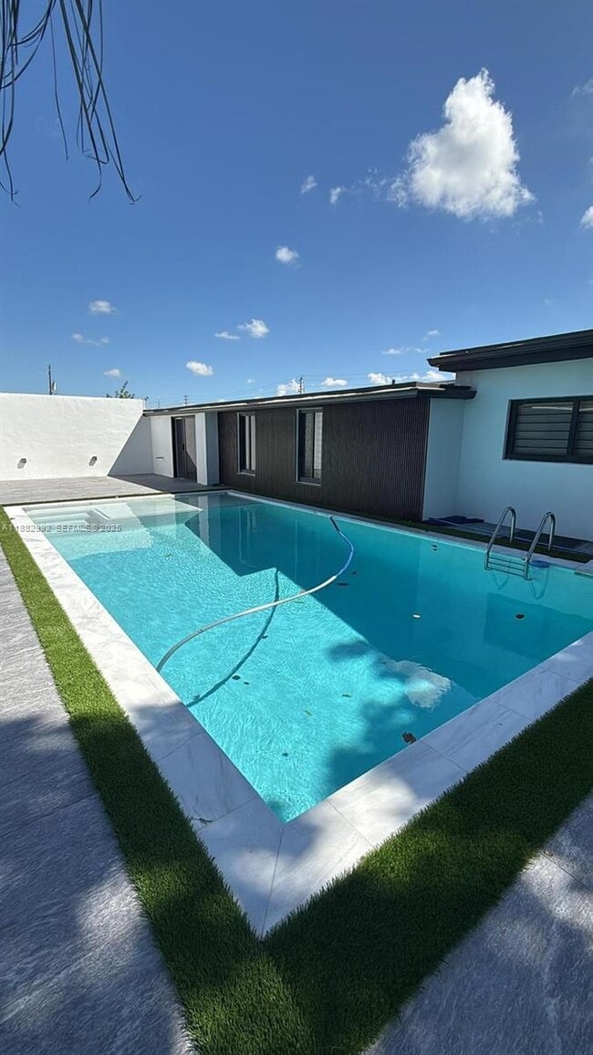 Building Photo - 10460 SW 26th Terrace