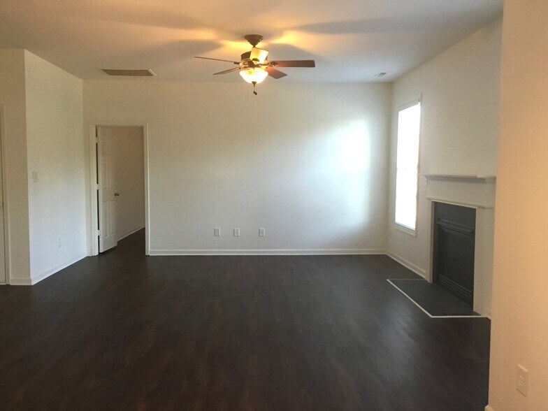 Building Photo - 4544 Fairport Ct