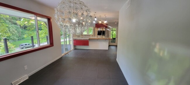 Building Photo - 4 bedrooms 3 baths beautiful house