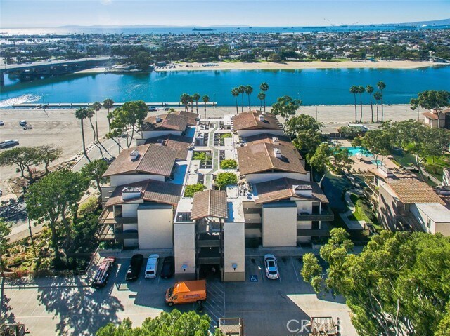 Building Photo - 7235 Marina Pacifica Dr S