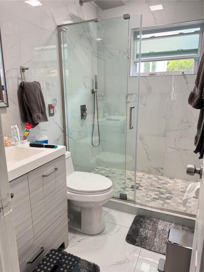 Building Photo - 3807 Hayes St