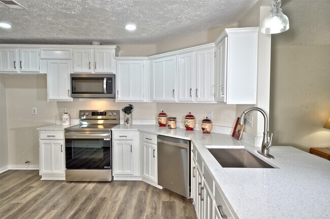 Building Photo - 16715 Maplemont Dr