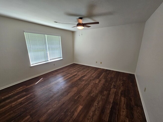 Building Photo - Newly remodeled home in East Fayetteville