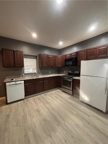 Building Photo - 905 Orr Ave