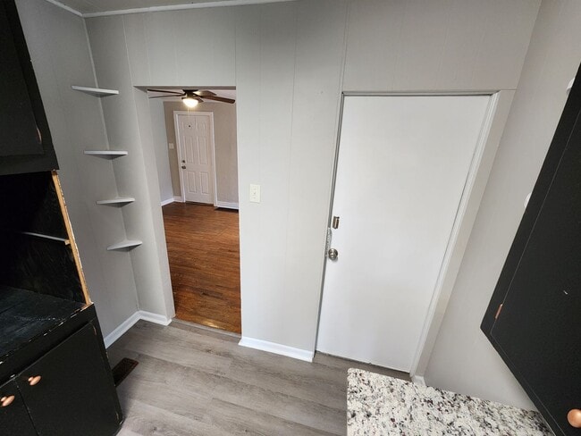 Building Photo - Spacious 3-Bedroom, 1-Bathroom Home AVAILABLE NOW!!