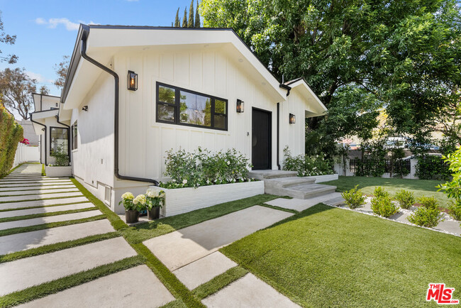 Building Photo - 847 Huntley Dr