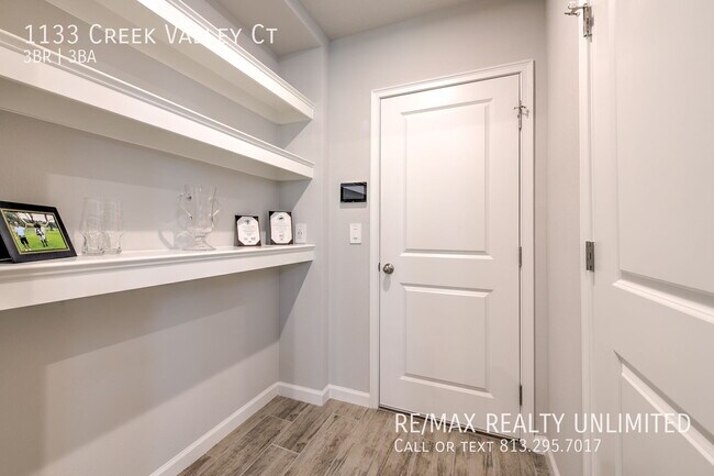 Building Photo - 1133 Crk Vly Ct