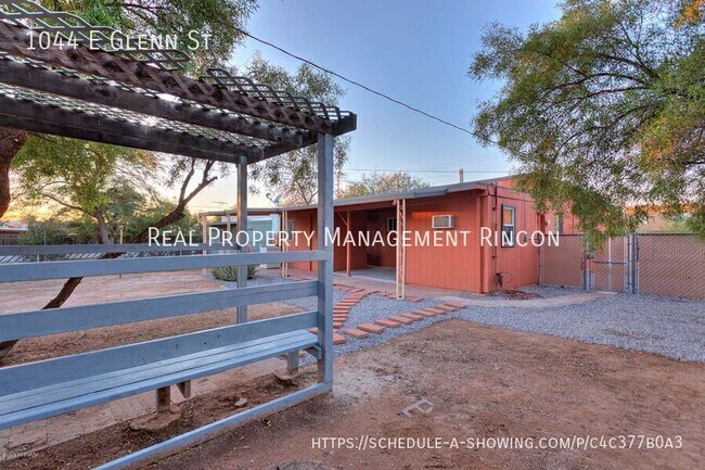 Building Photo - 1044 E Glenn St