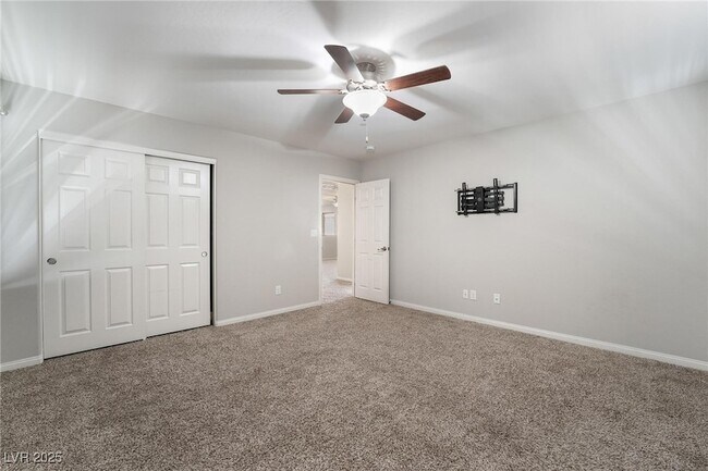 Building Photo - 2332 Mundare Dr