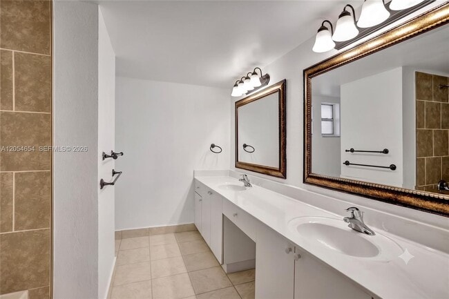 Building Photo - 4205 N University Dr