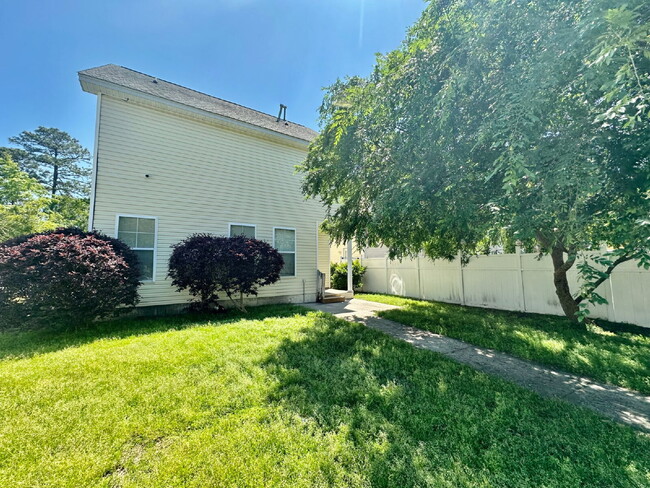 Building Photo - Bluffton Park Home Across from the Park wi...