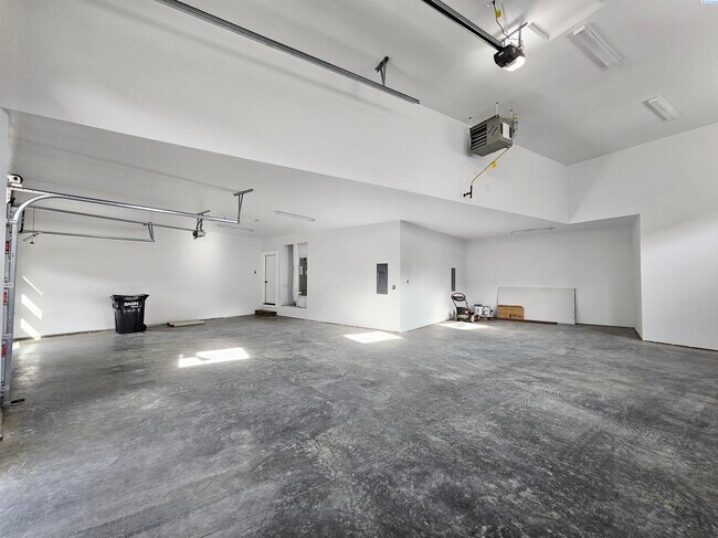 Building Photo - Rambler/Basement with Territorial Views