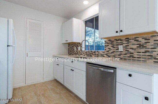 Building Photo - Look! This 3/2 Upgraded  East Side Charmer Is What You Have Been Looking For!