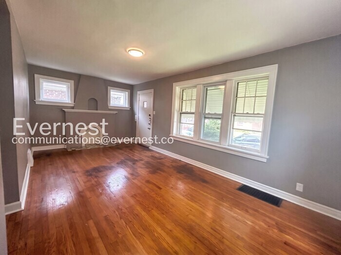 Building Photo - 5932 Floy Ave