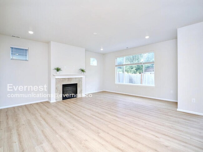 Building Photo - 913 Bryant Rd