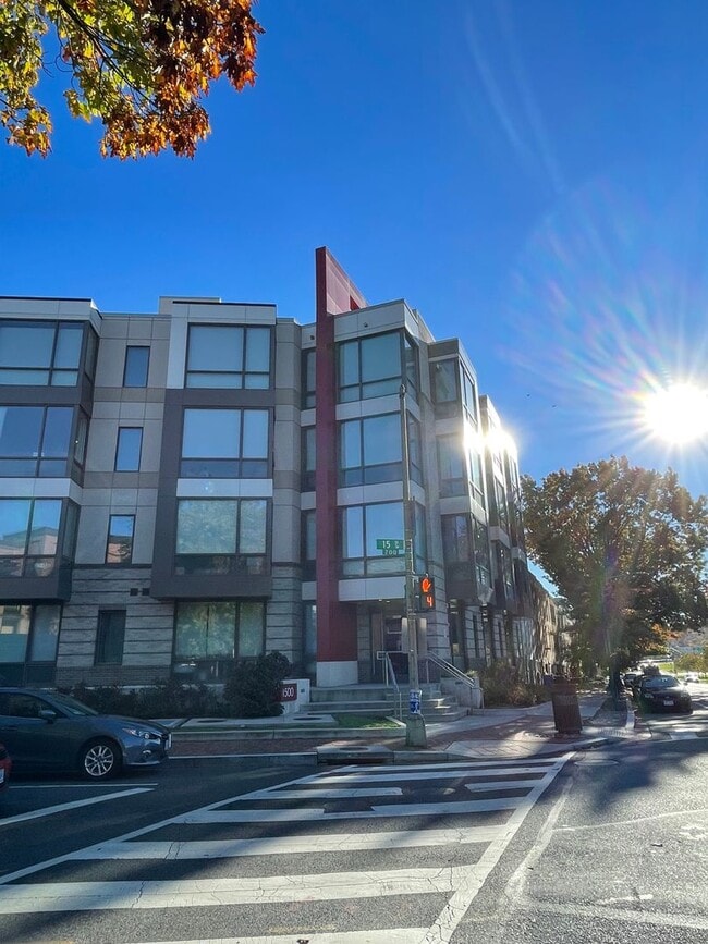 Building Photo - Capitol Hill-Modern & Sleek One Bedroom Plus Large Office Space, Parking Included, Pets Welcomed,...