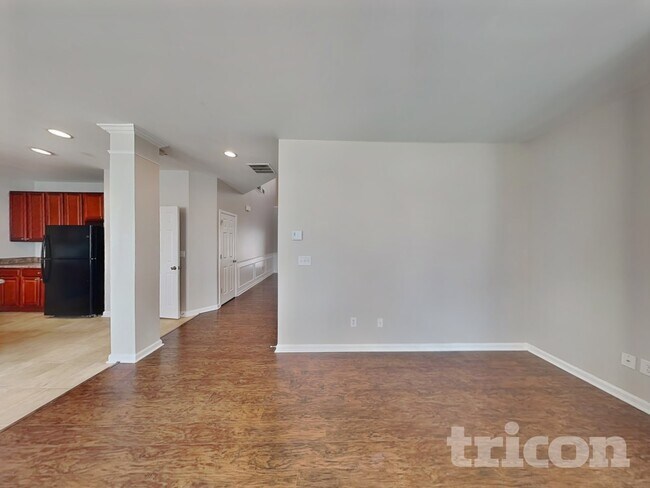 Building Photo - 5517 Village Trace