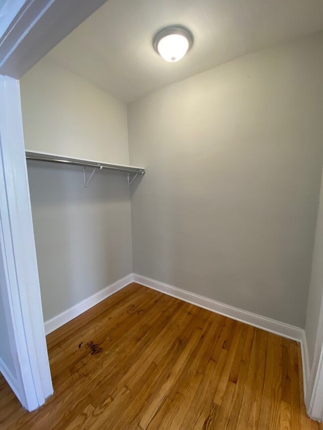 Building Photo - 1525 W Estes Ave