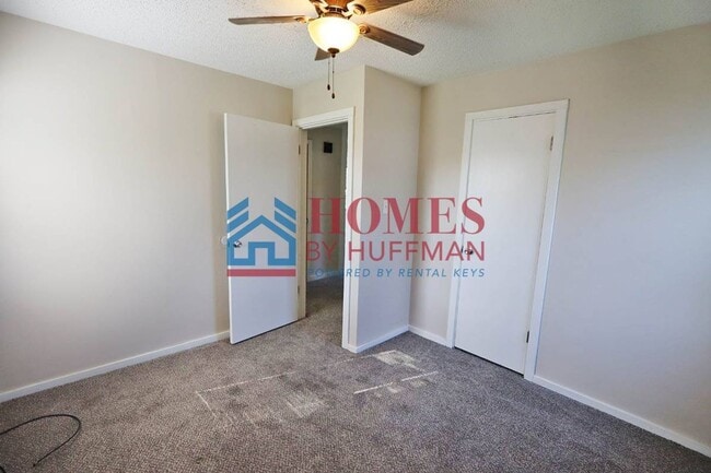 Building Photo - Two Bedroom House | Detached Garage