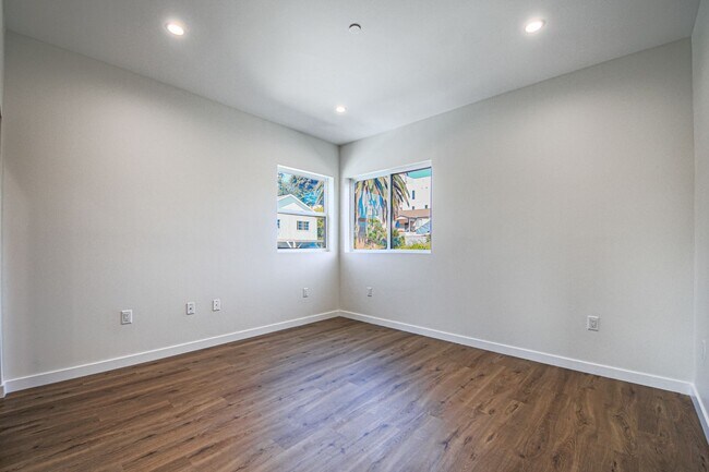 Building Photo - Ultra-Luxury Brand New 2 bed/2.5 bath and ...
