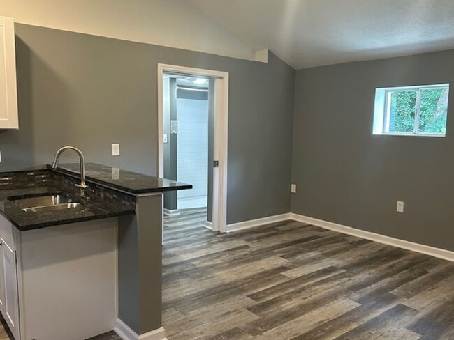 Building Photo - Single Floor Living!