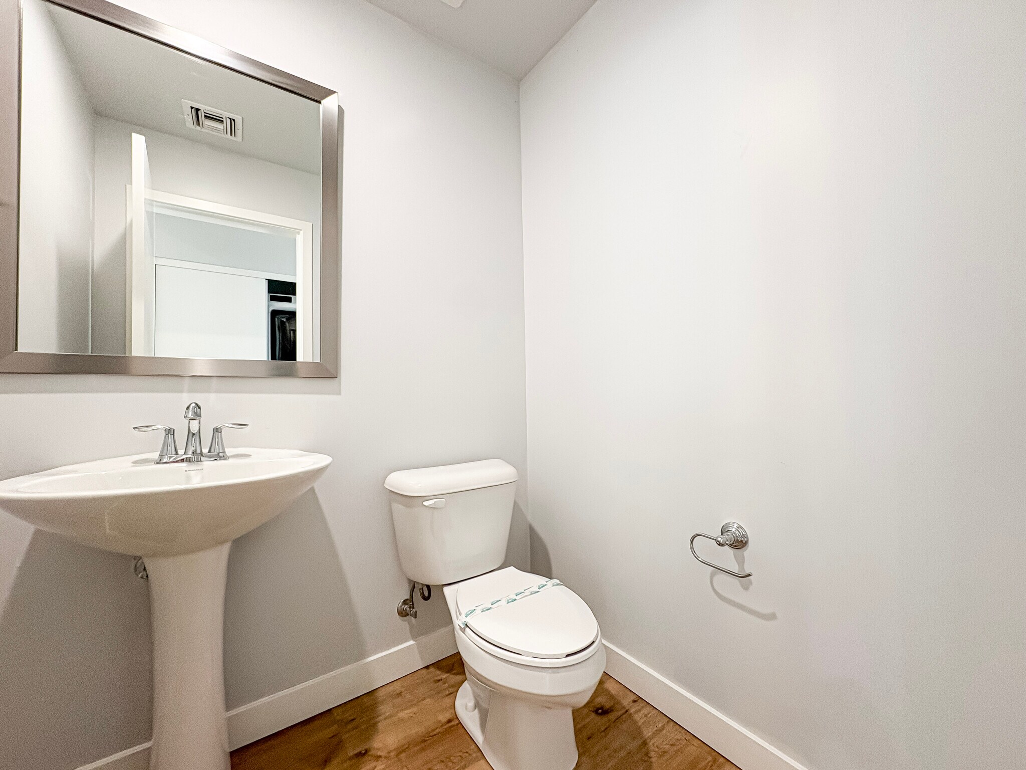 Building Photo - 1645 E Cheery Lynn Rd